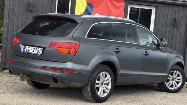 Audi Q7 4
